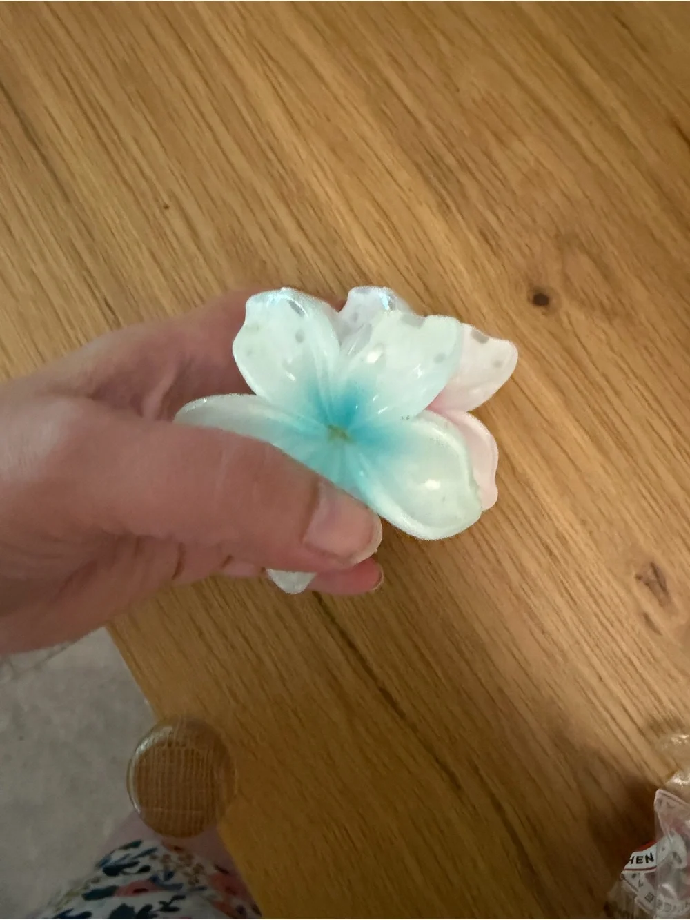 Set of 2 Hawaiian Flower claw clips  - Pink & Blue